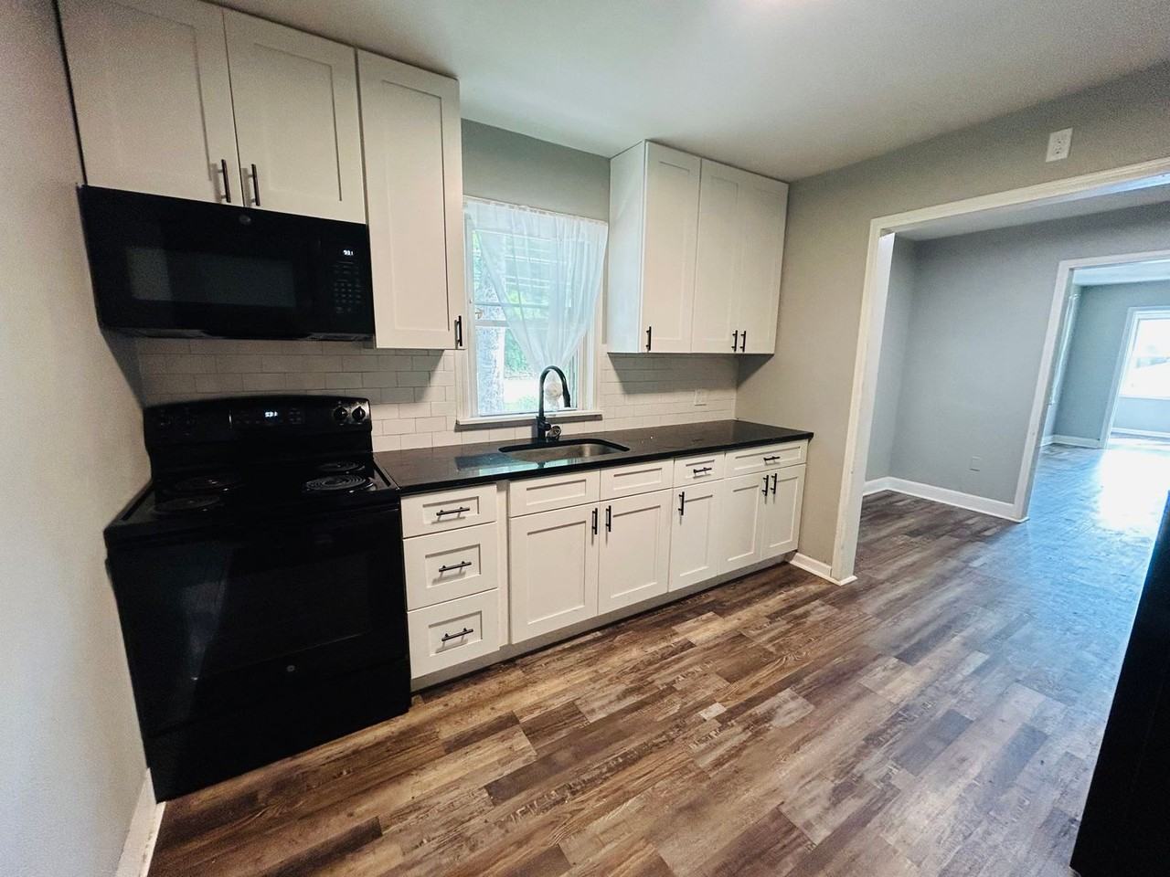 355 E Brown St - Photo 6 of 14