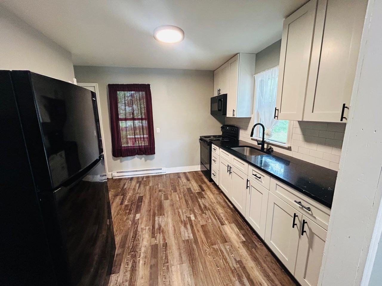 355 E Brown St - Photo 7 of 14