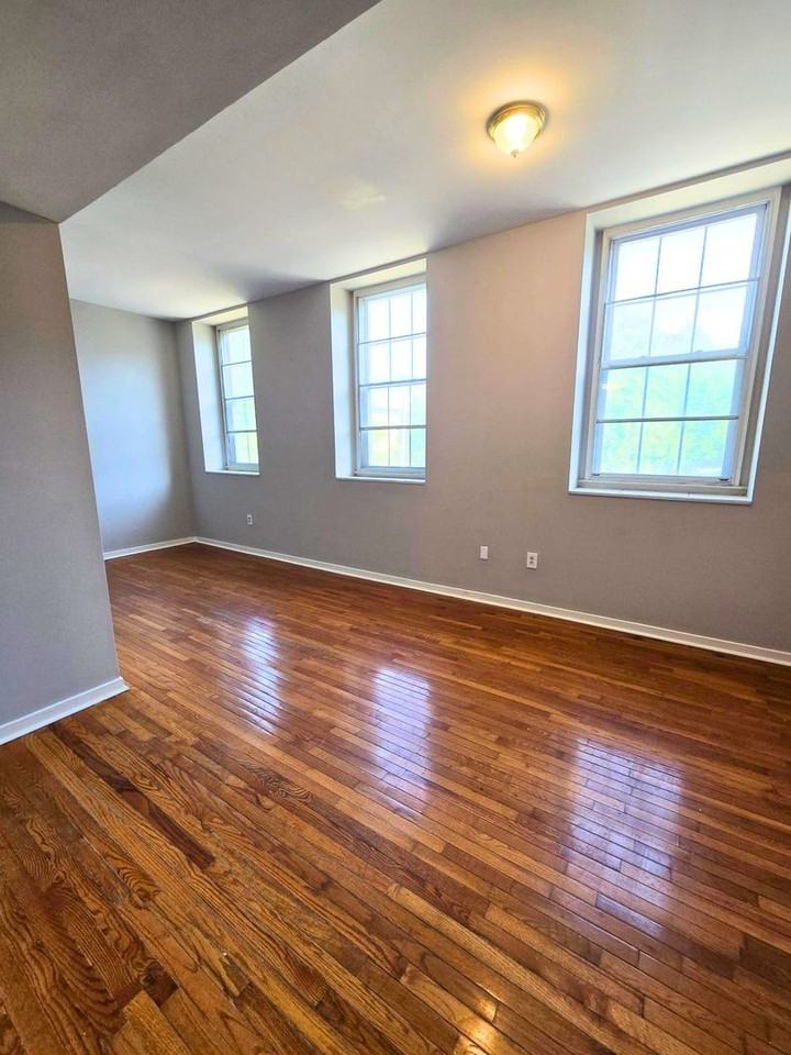 1323 W Fayette St - Photo 3 of 12