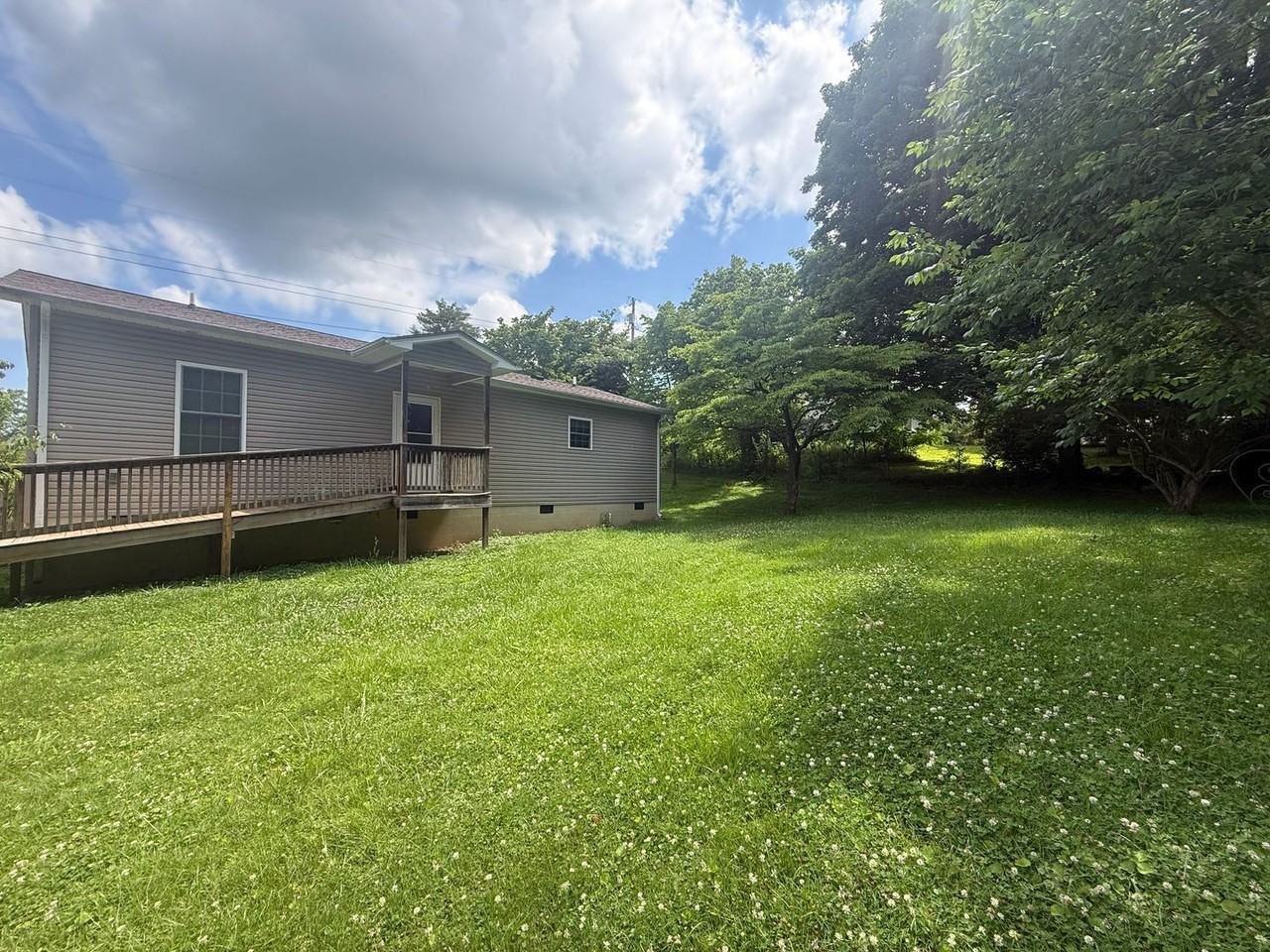 137 Mccawley St - Photo 3 of 26