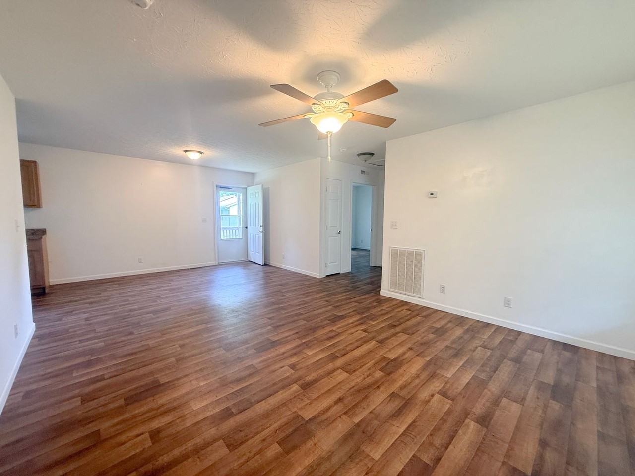 137 Mccawley St - Photo 5 of 26