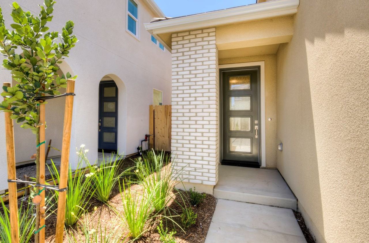 1498 Vintage Ln - Photo 3 of 19