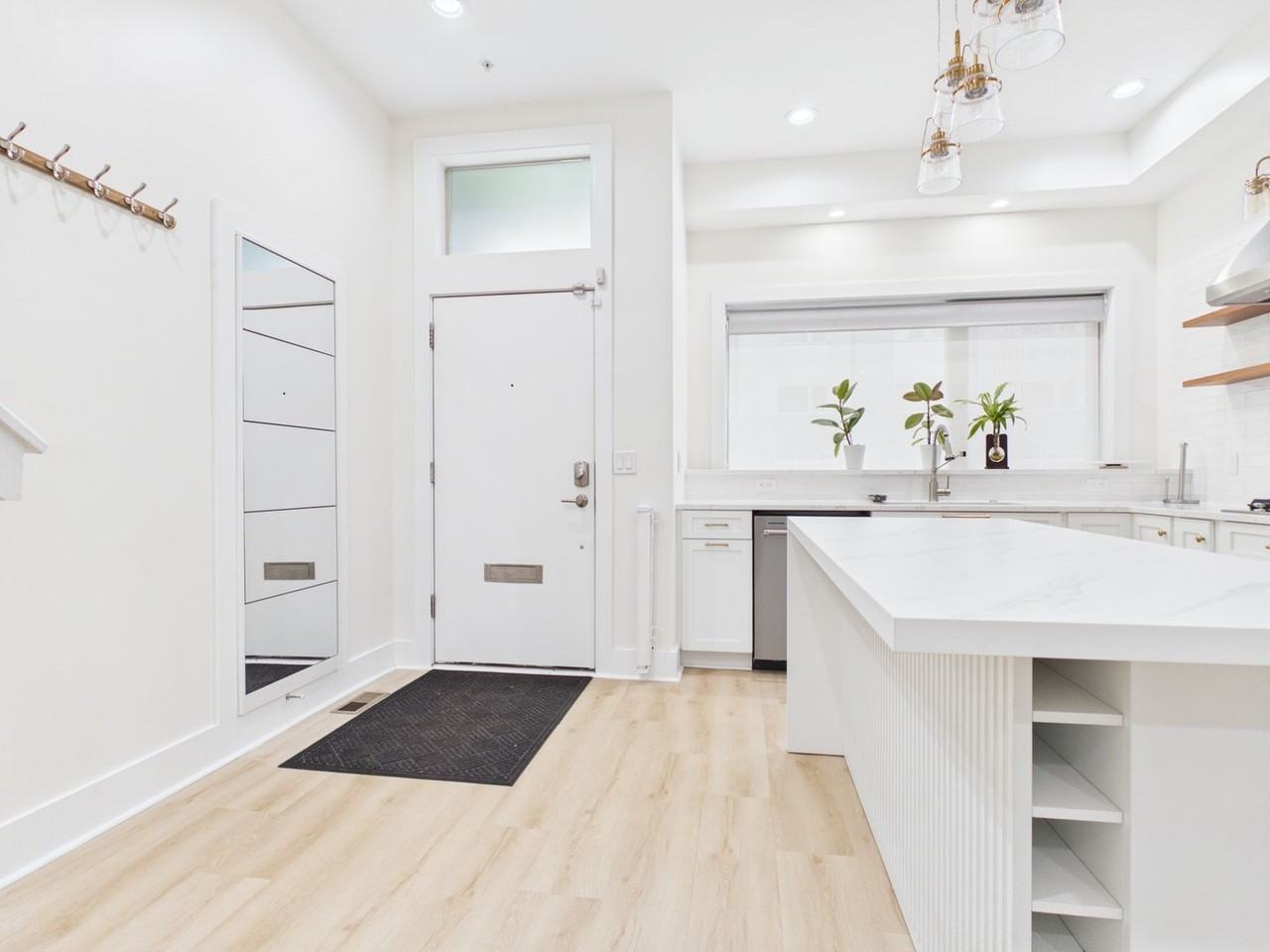 1129 N Hope St - Photo 2 of 50