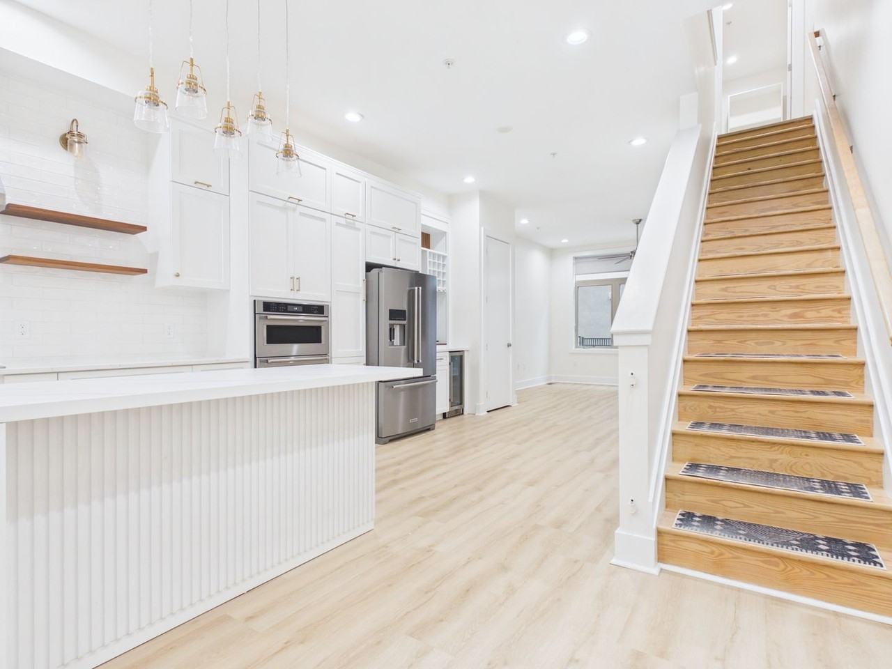 1129 N Hope St - Photo 5 of 50