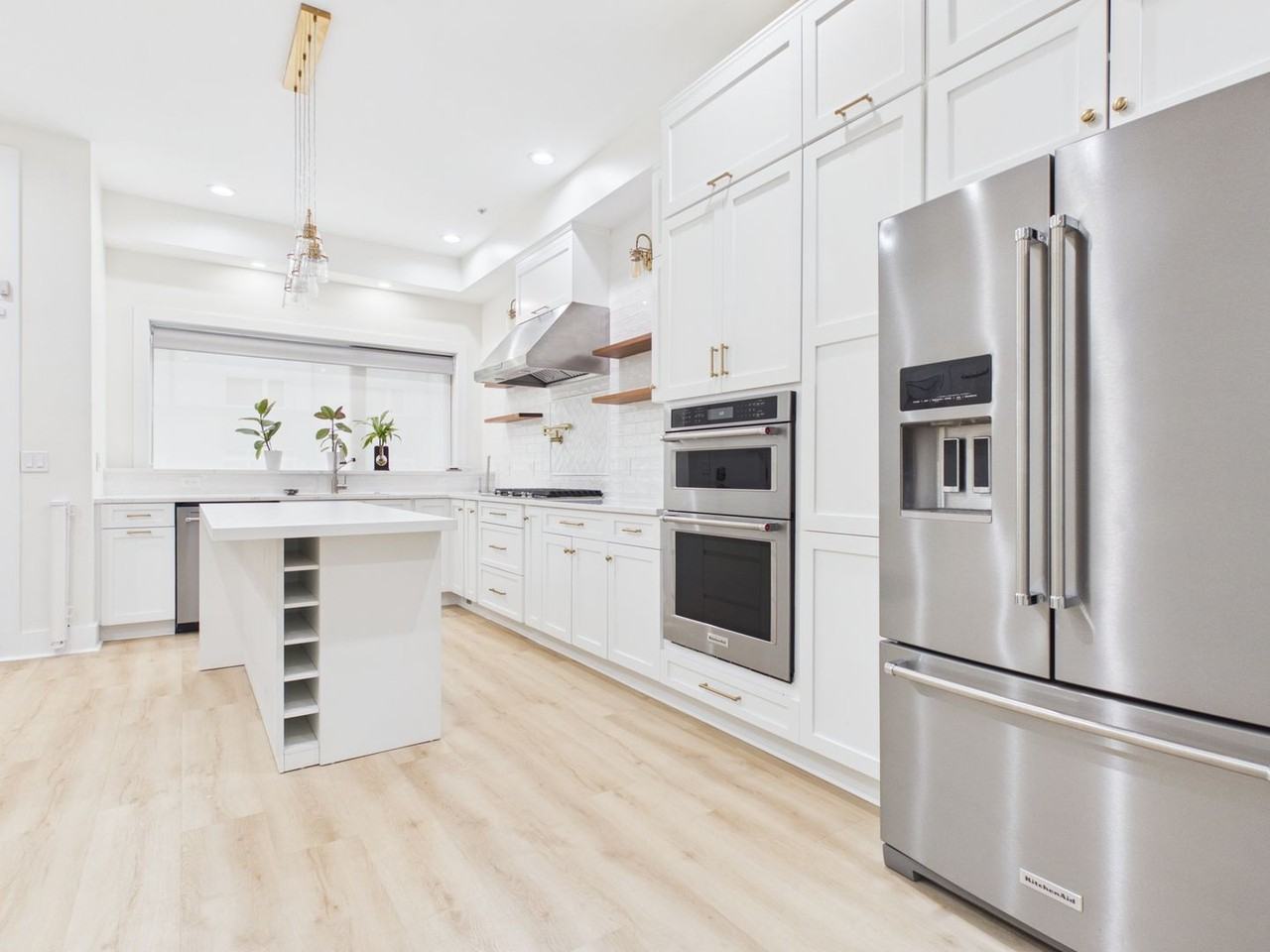 1129 N Hope St - Photo 6 of 50