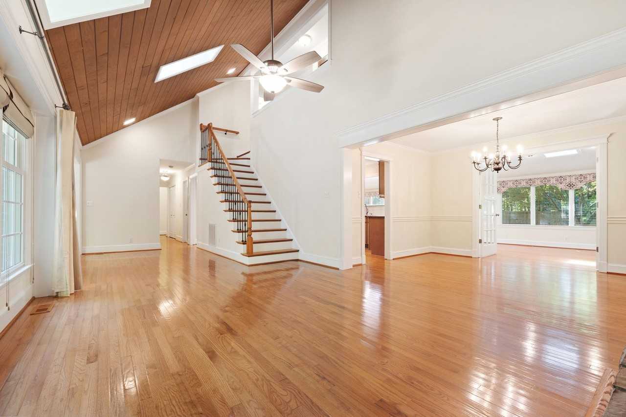 5419 Valinda Dr - Photo 3 of 34