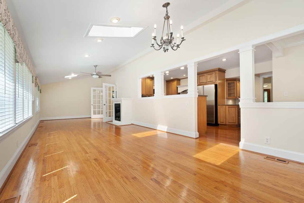 5419 Valinda Dr - Photo 7 of 34