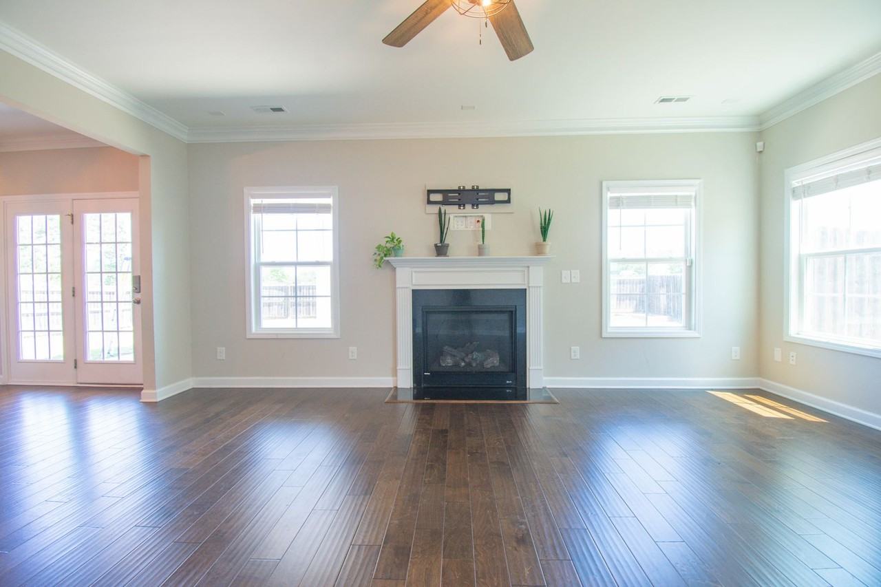 2220 Oldenburg Ln - Photo 7 of 36