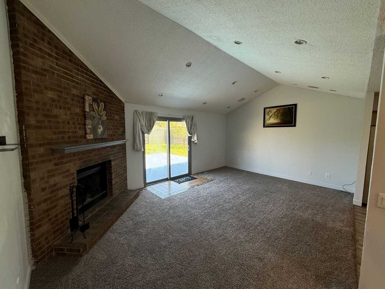 7812 Brookfield Dr - Photo 3 of 18