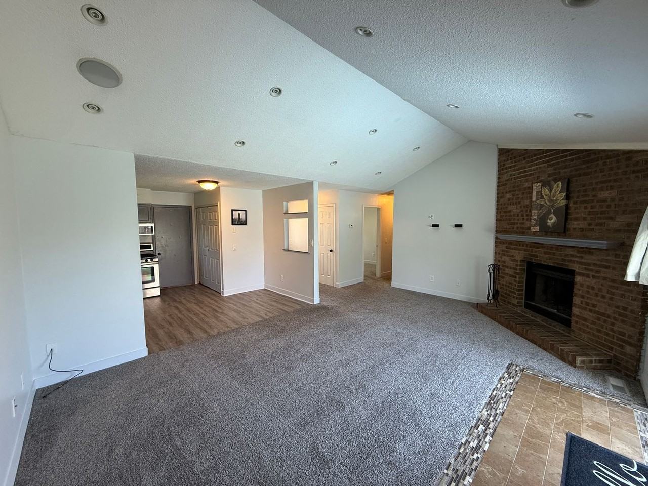 7812 Brookfield Dr - Photo 4 of 18