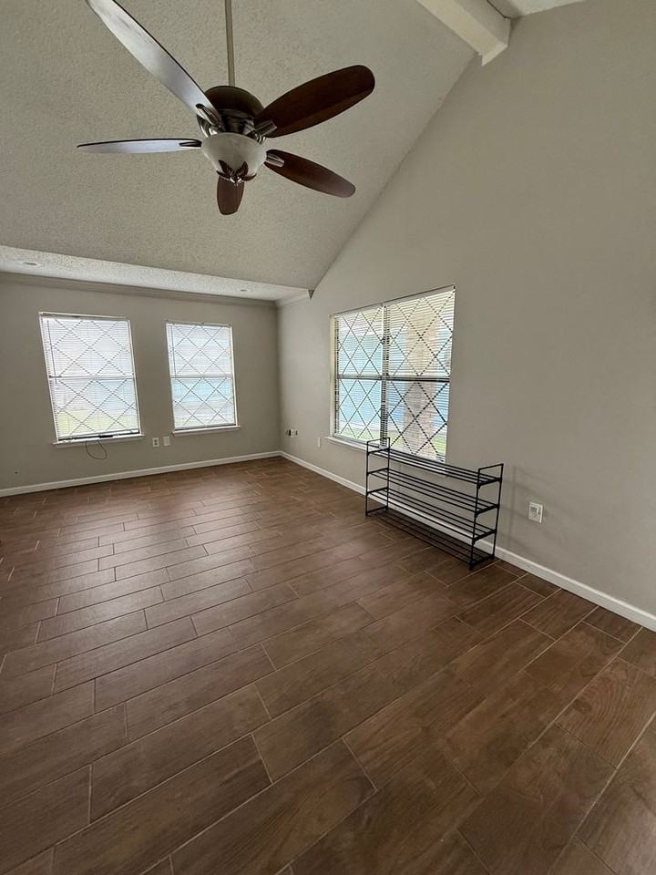 1718 Bennetts End - Photo 4 of 19