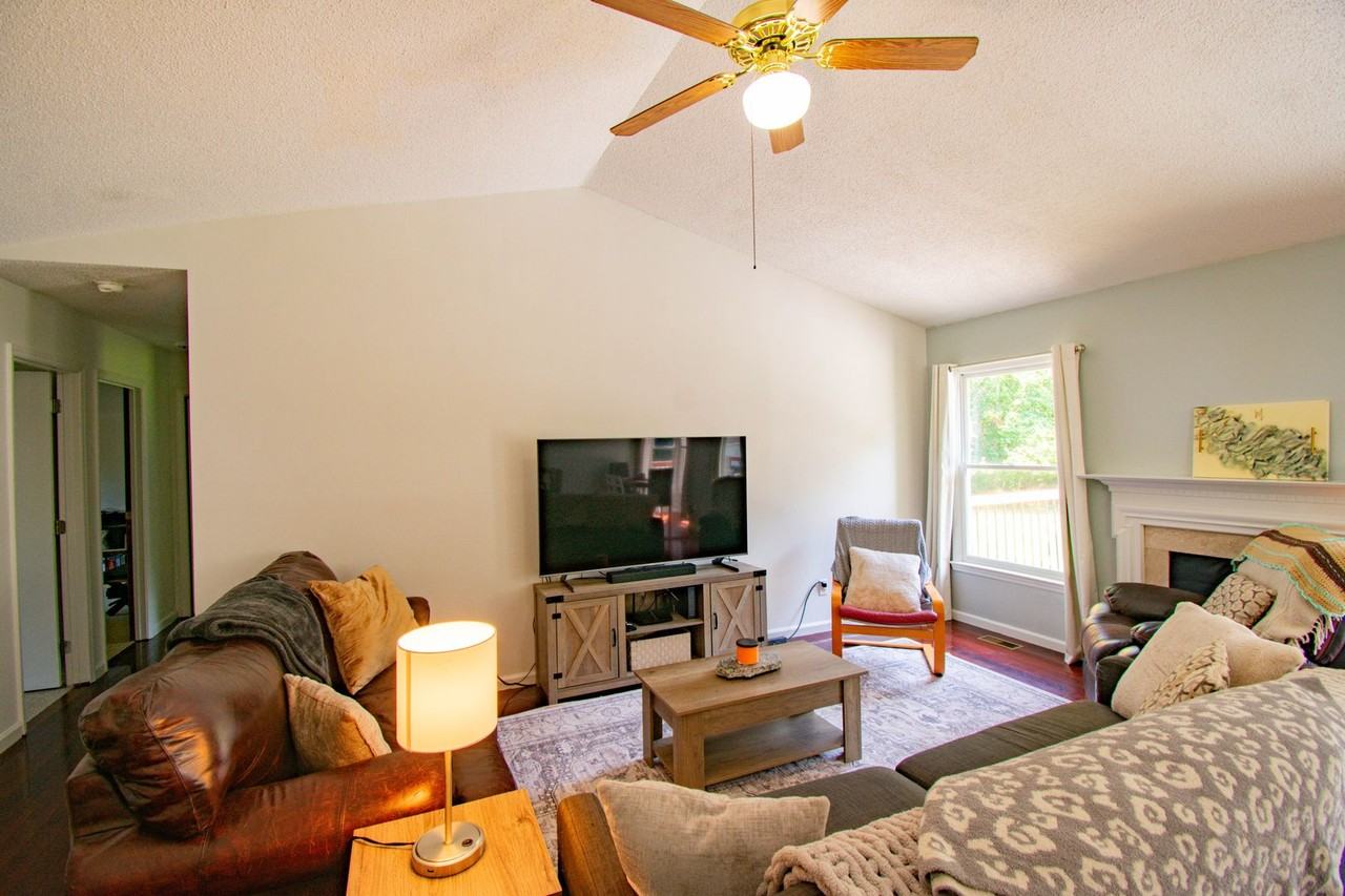 20 N Hillside Dr - Photo 3 of 24