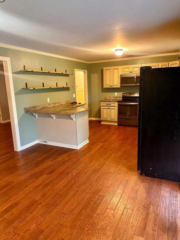 418 Bishop Branch Rd - Photo 2 of 21