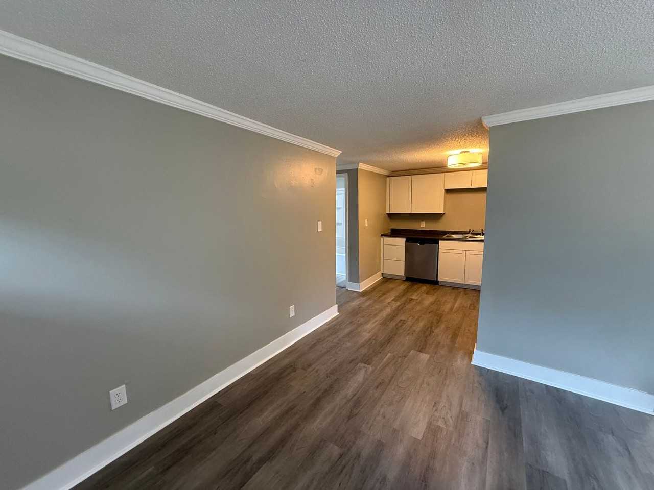 7596 Broad St #B - Photo 3 of 8