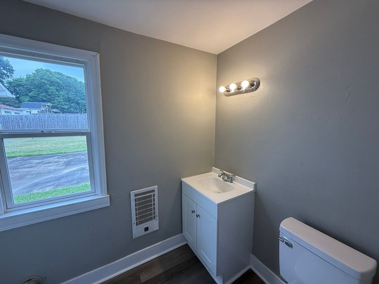 7596 Broad St #B - Photo 6 of 8