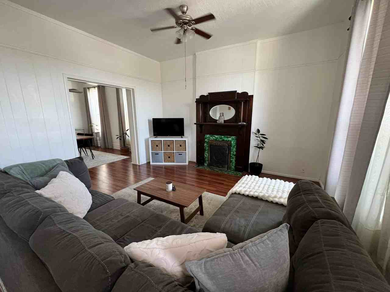 1927 Arizona Ave - Photo 3 of 17
