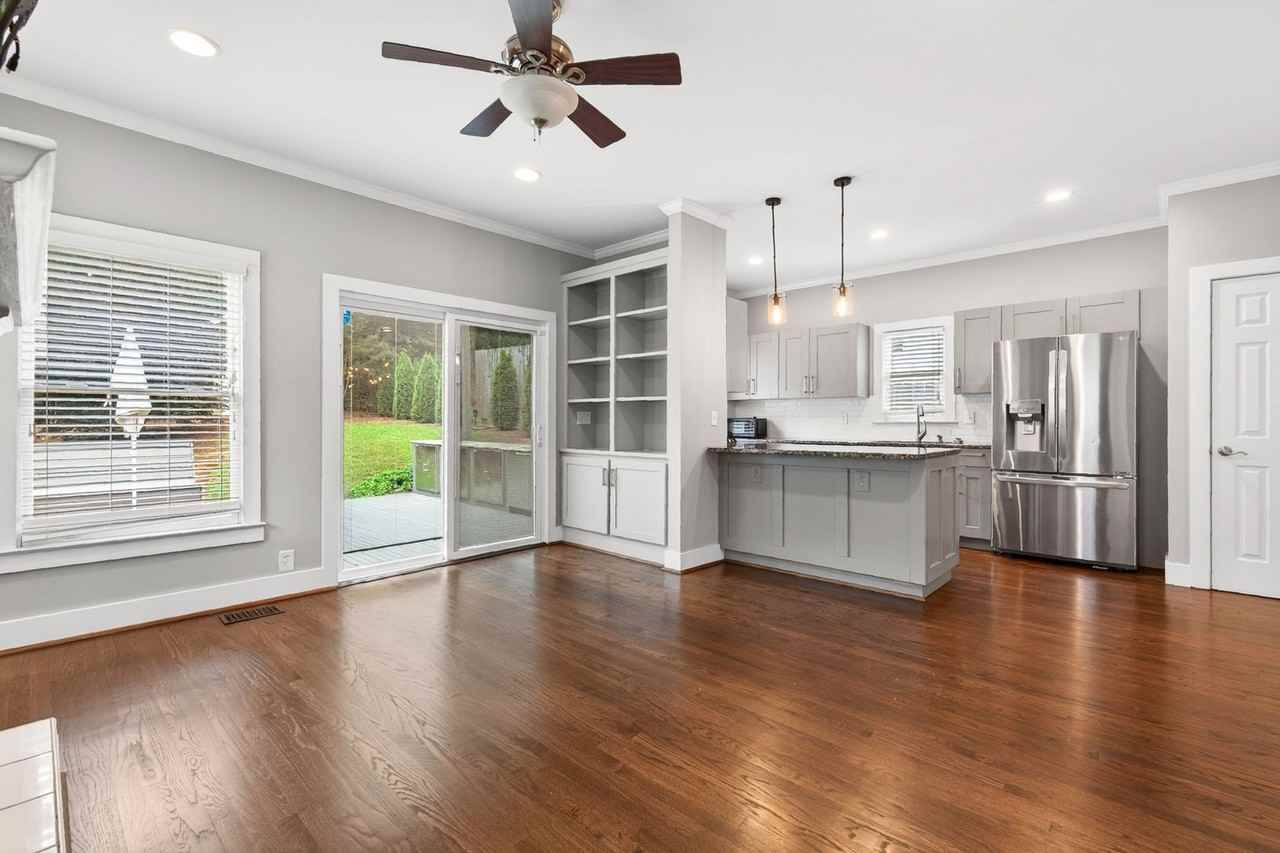 2801 Arborcrest Dr - Photo 6 of 19