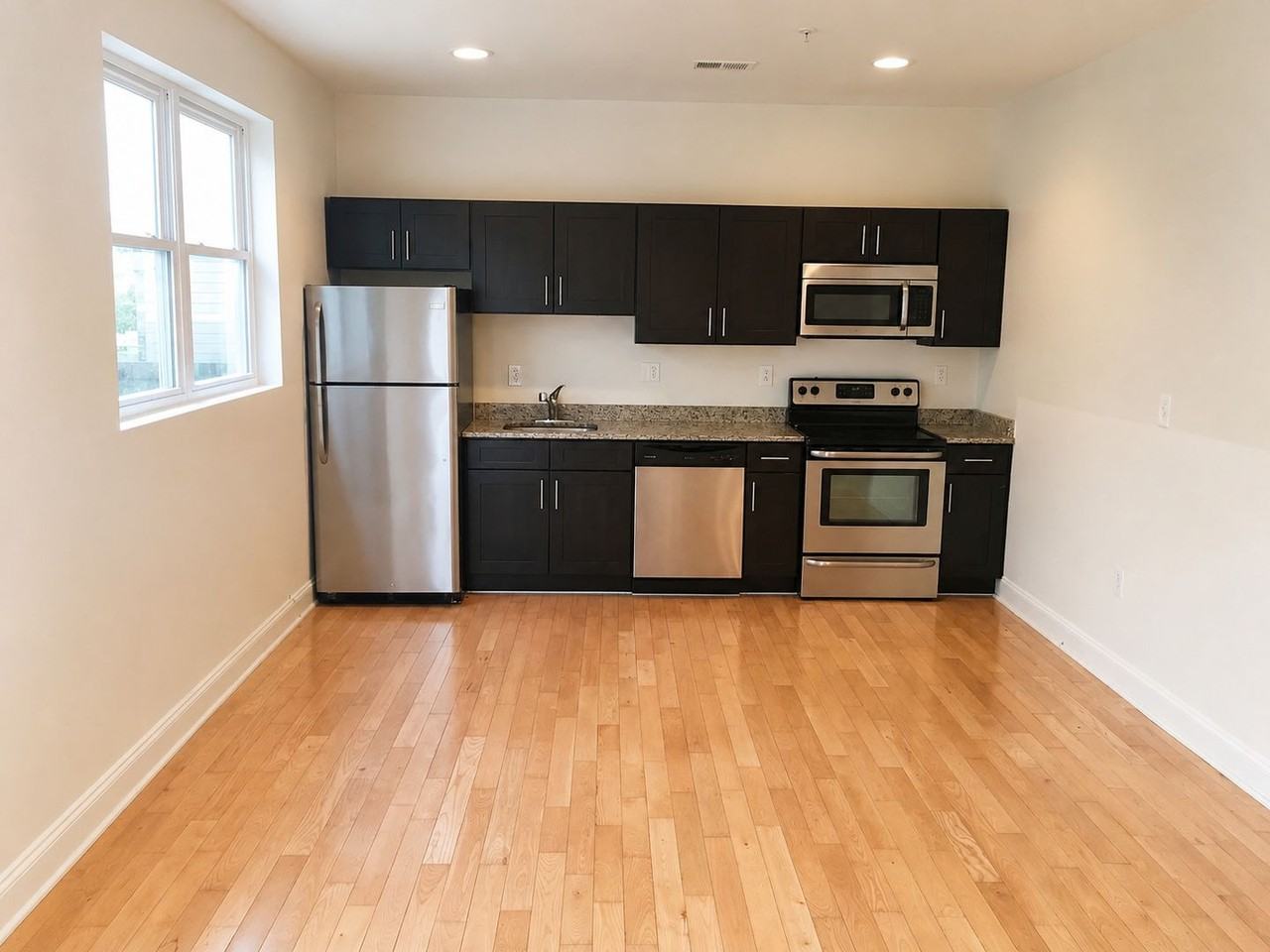 4128 Chester Ave - Photo 4 of 18