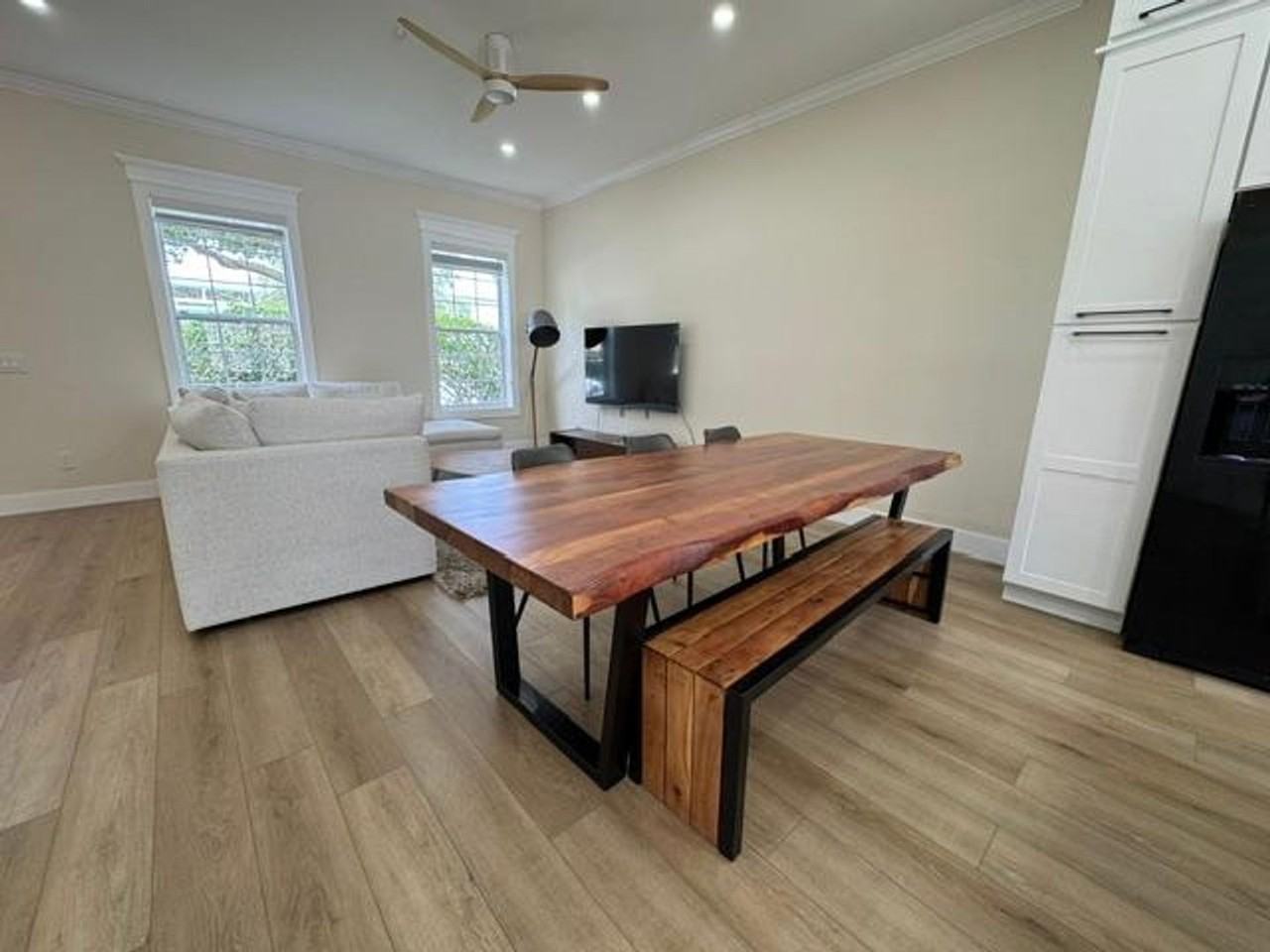 537 Campus St - Photo 6 of 37