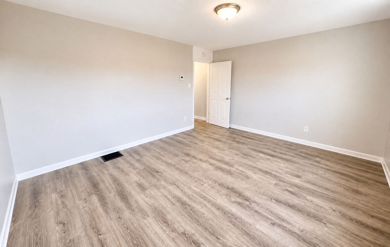 517 E Railroad Ave - Photo 3 of 14