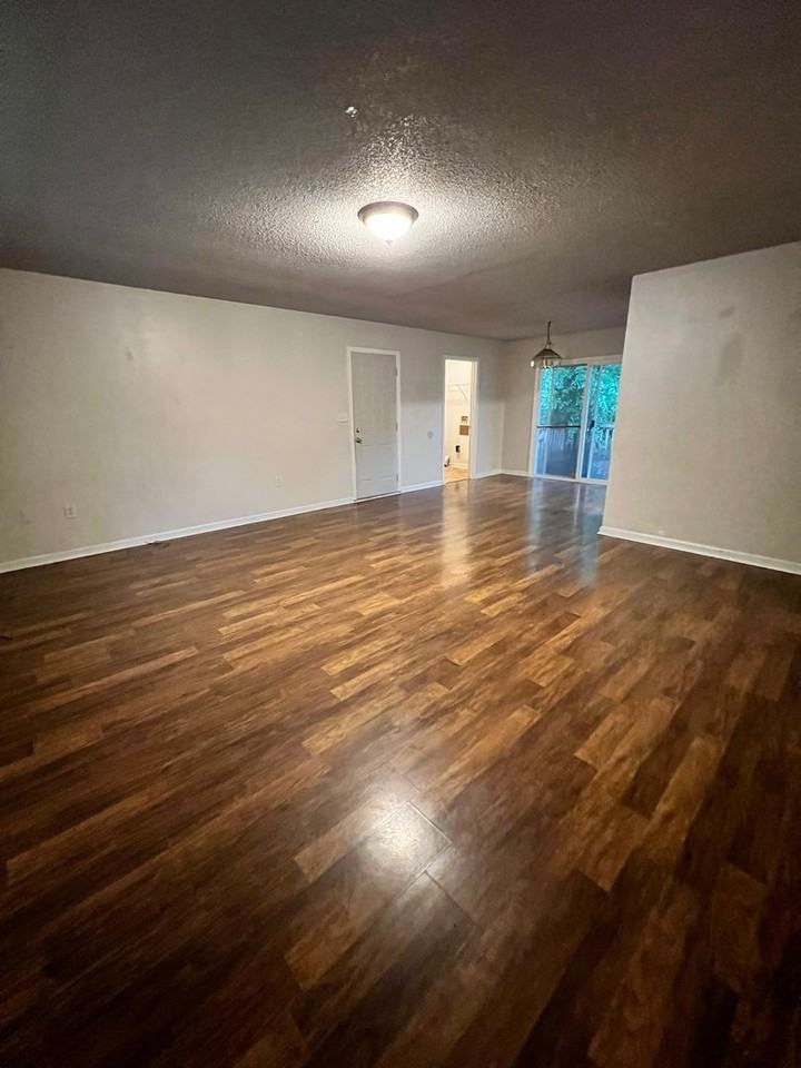 236 Bridgeview Dr - Photo 2 of 14
