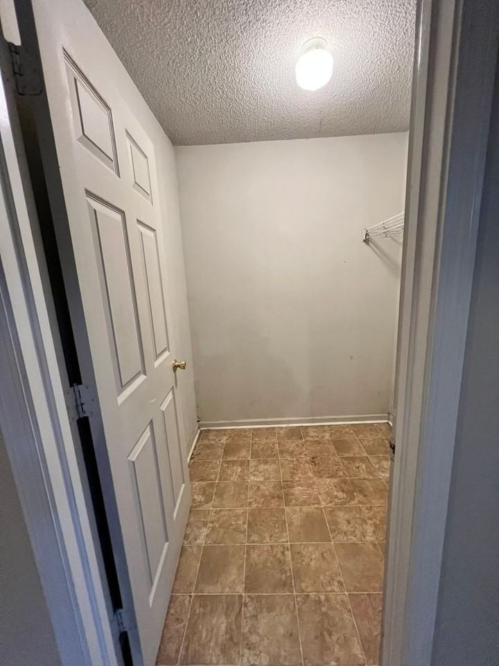 236 Bridgeview Dr - Photo 4 of 14