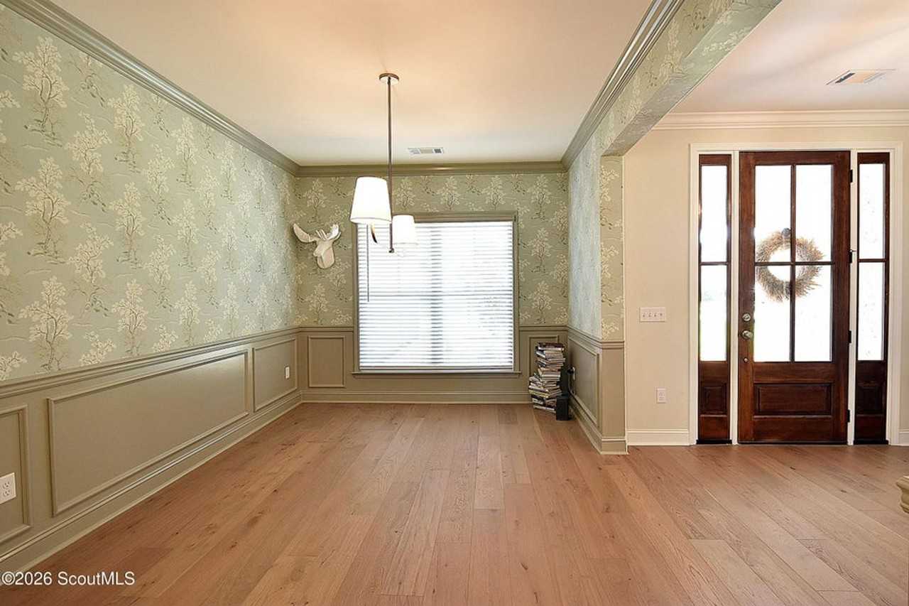 119 Hadleigh Blf - Photo 4 of 37