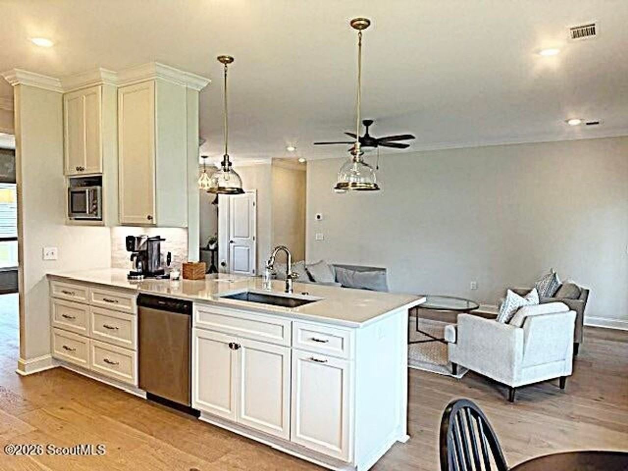119 Hadleigh Blf - Photo 5 of 37