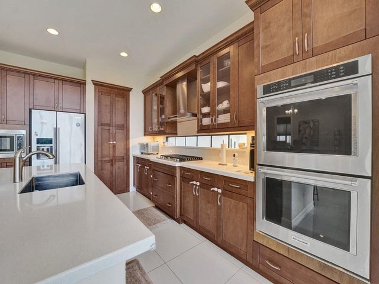 9345 Carrington Ave - Photo 4 of 20
