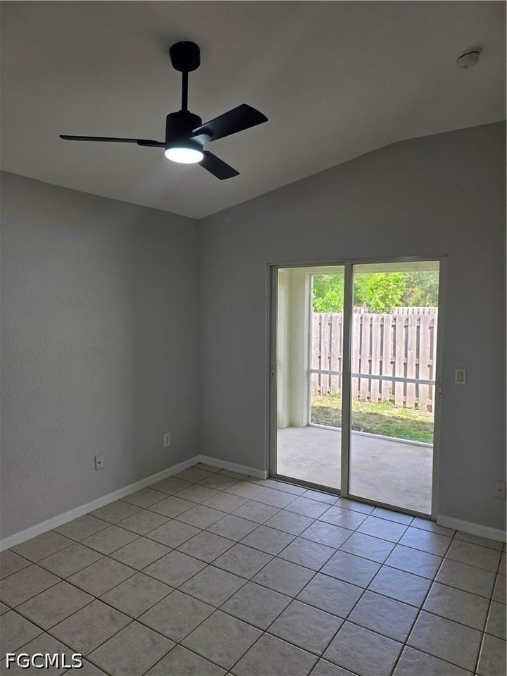 1032 Se 11th St #1 - Photo 4 of 11