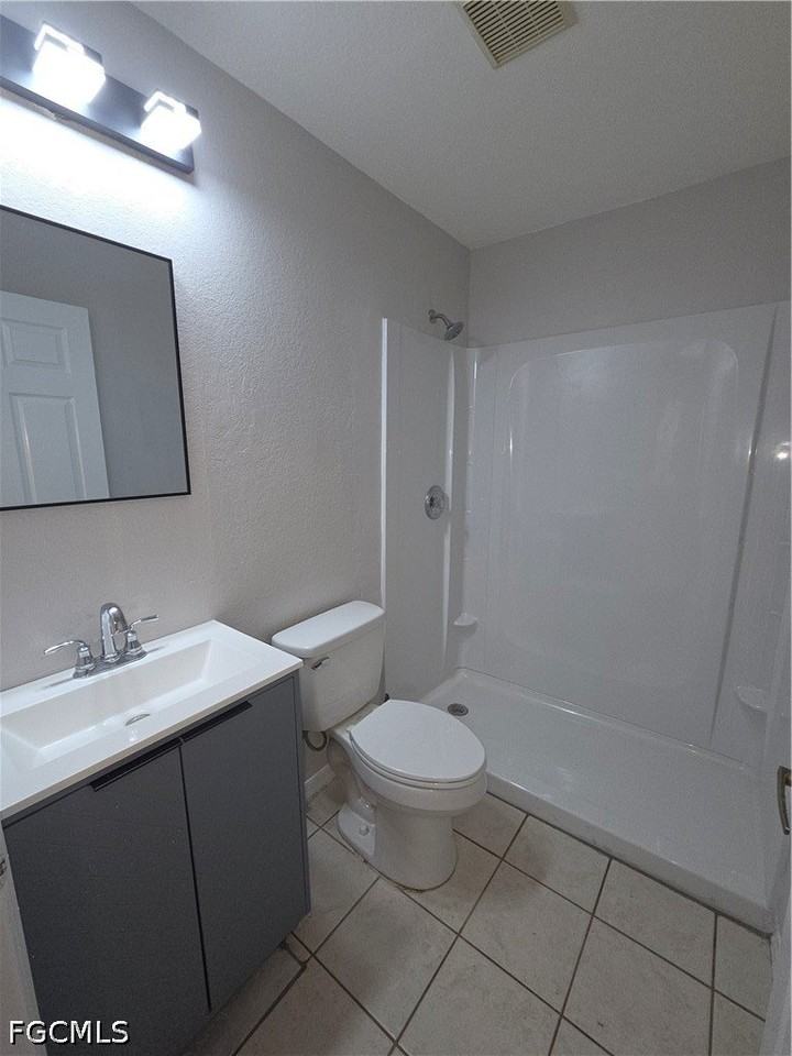 1032 Se 11th St #1 - Photo 6 of 11