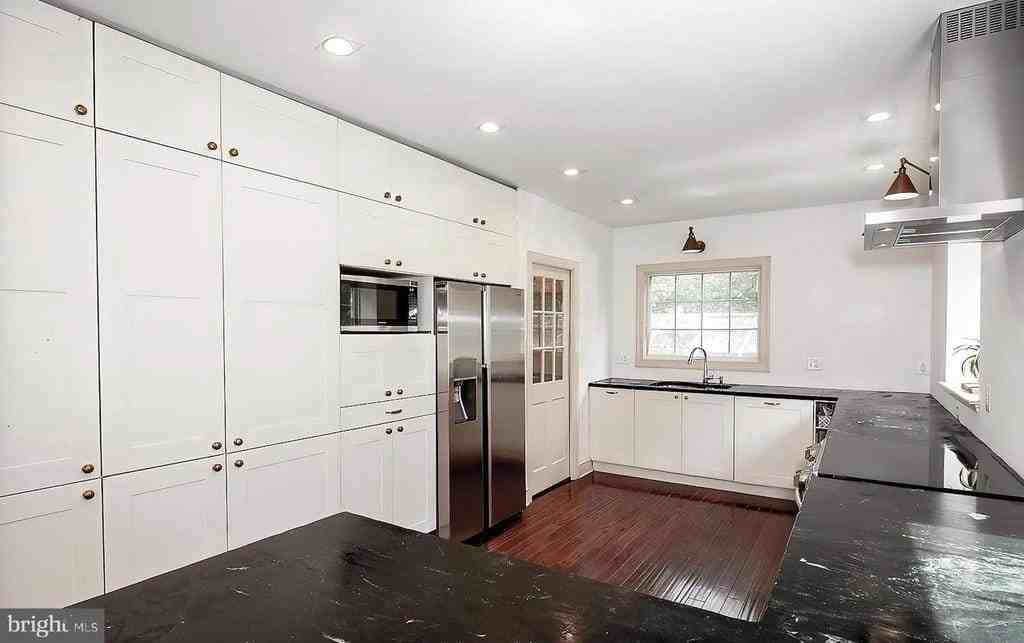 195 Midfield Rd - Photo 7 of 24