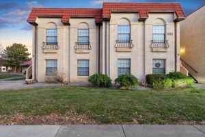 featured image of 833 Country Club Dr Se #1A