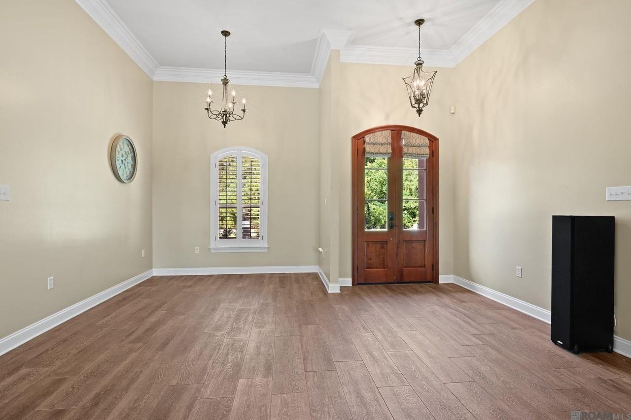 12066 River Highlands Dr - Photo 2 of 20