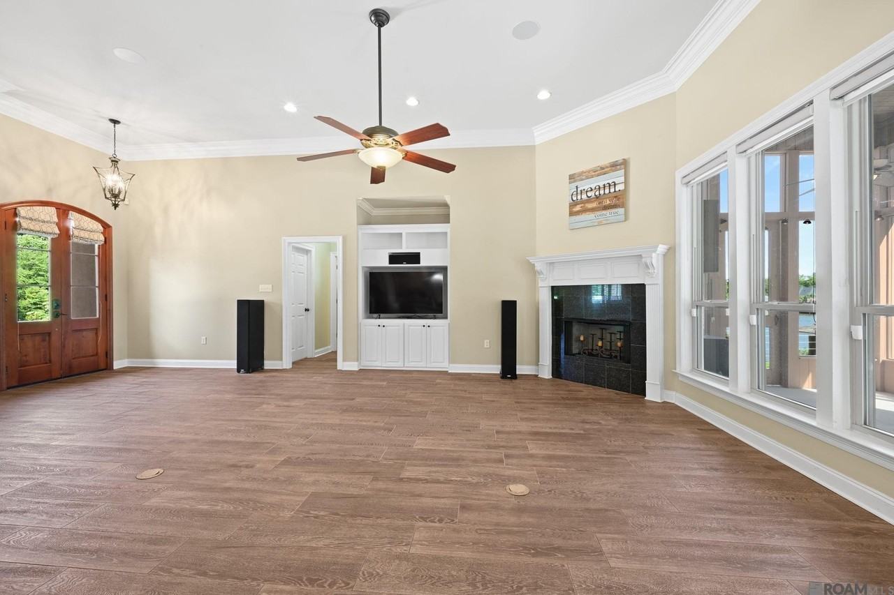 12066 River Highlands Dr - Photo 4 of 20