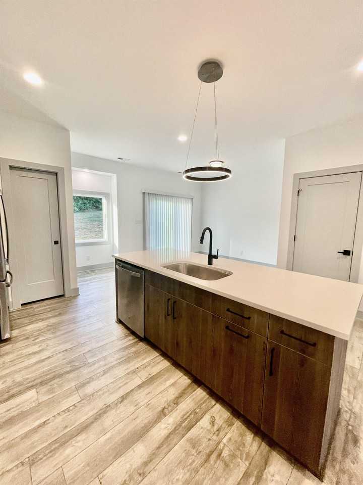 420 Breezewood Drive - 107Unit 107 #107 - Photo 6 of 42