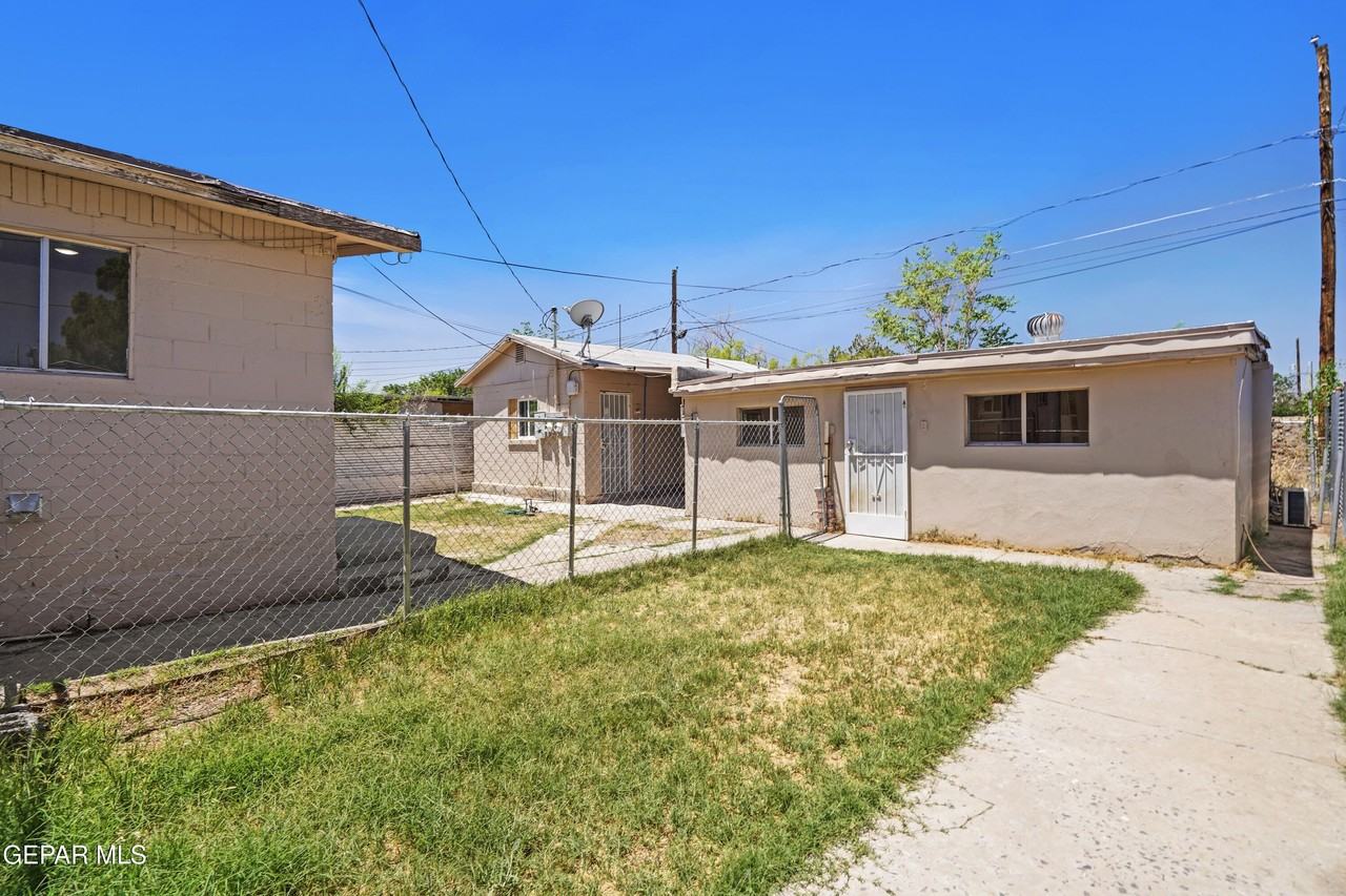 209 N Seville Dr #B - Photo 3 of 16