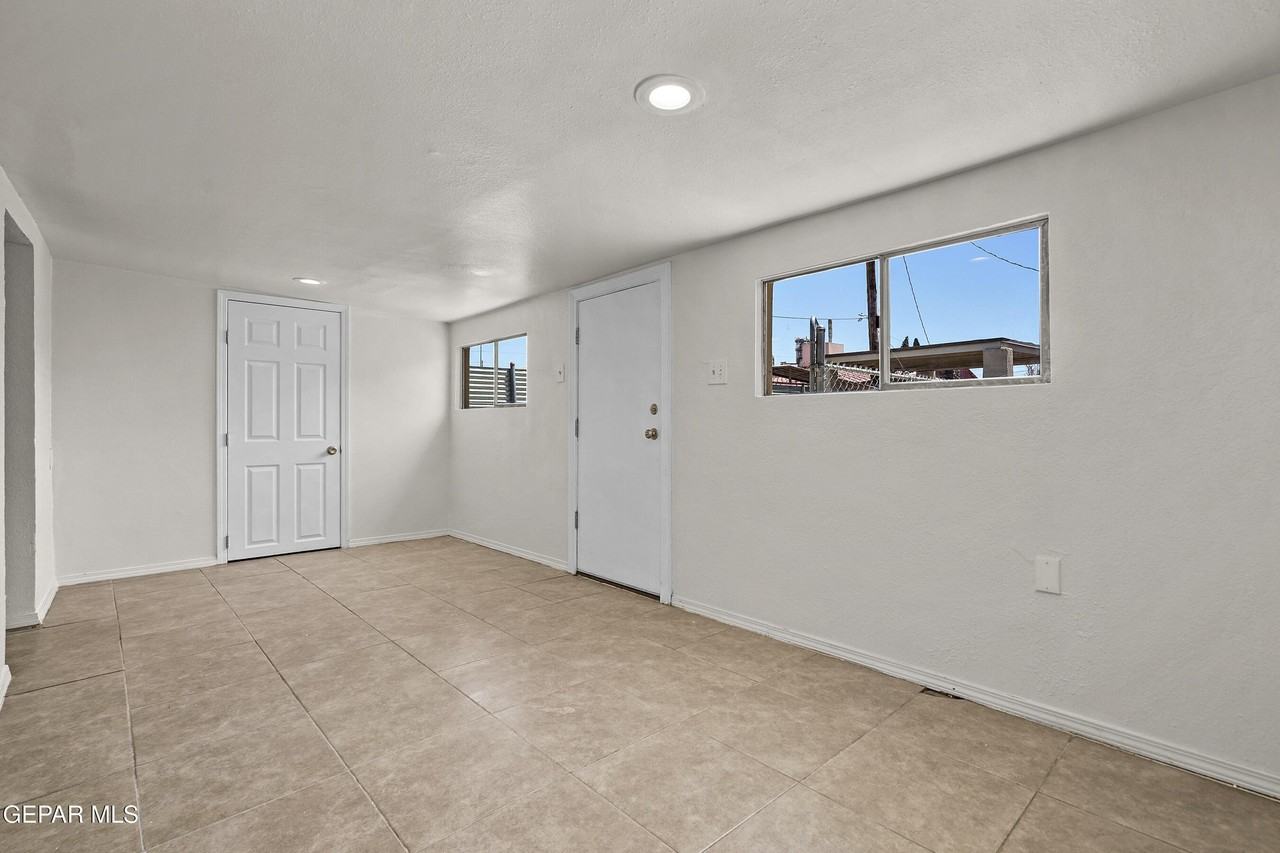 209 N Seville Dr #B - Photo 5 of 16