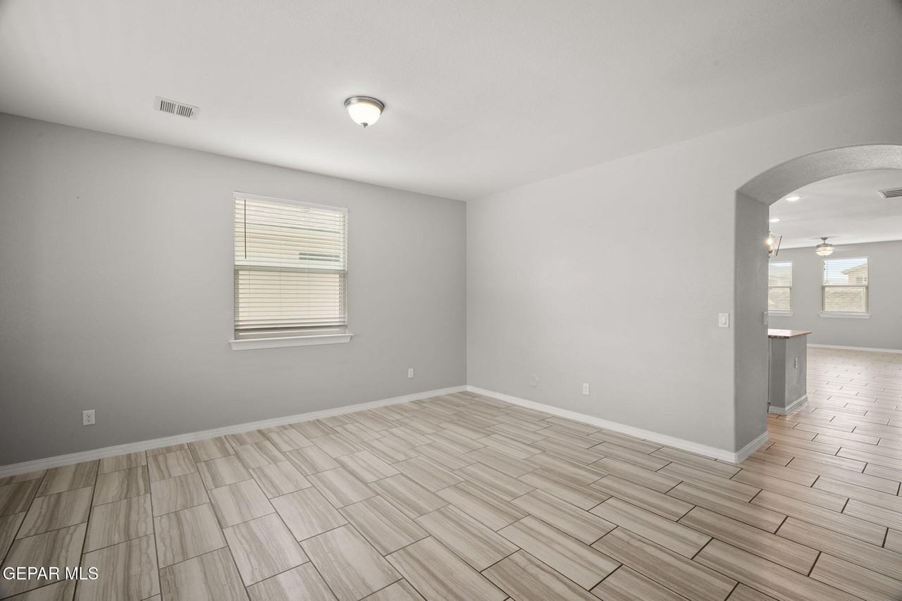 14760 Sam Garcia Ave - Photo 5 of 48