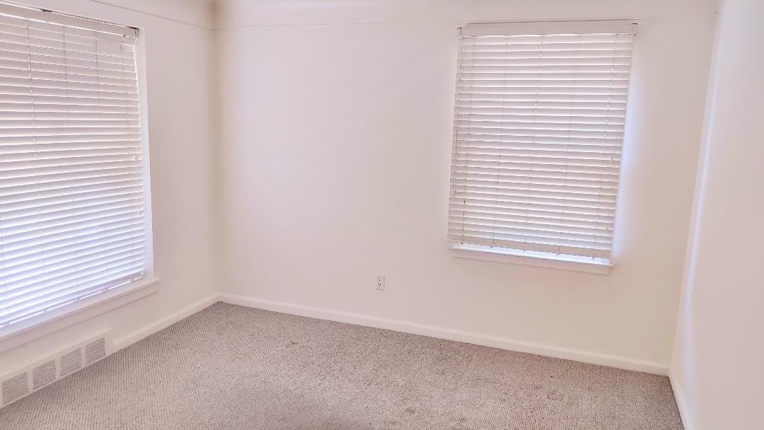 9928 Roseland St - Photo 2 of 17