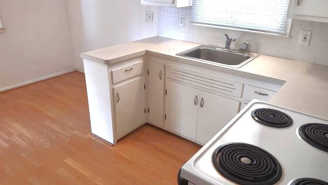 9928 Roseland St - Photo 5 of 17