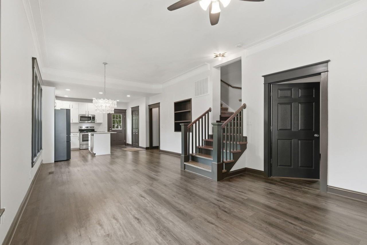 837 S Kentwood Ave - Photo 5 of 40