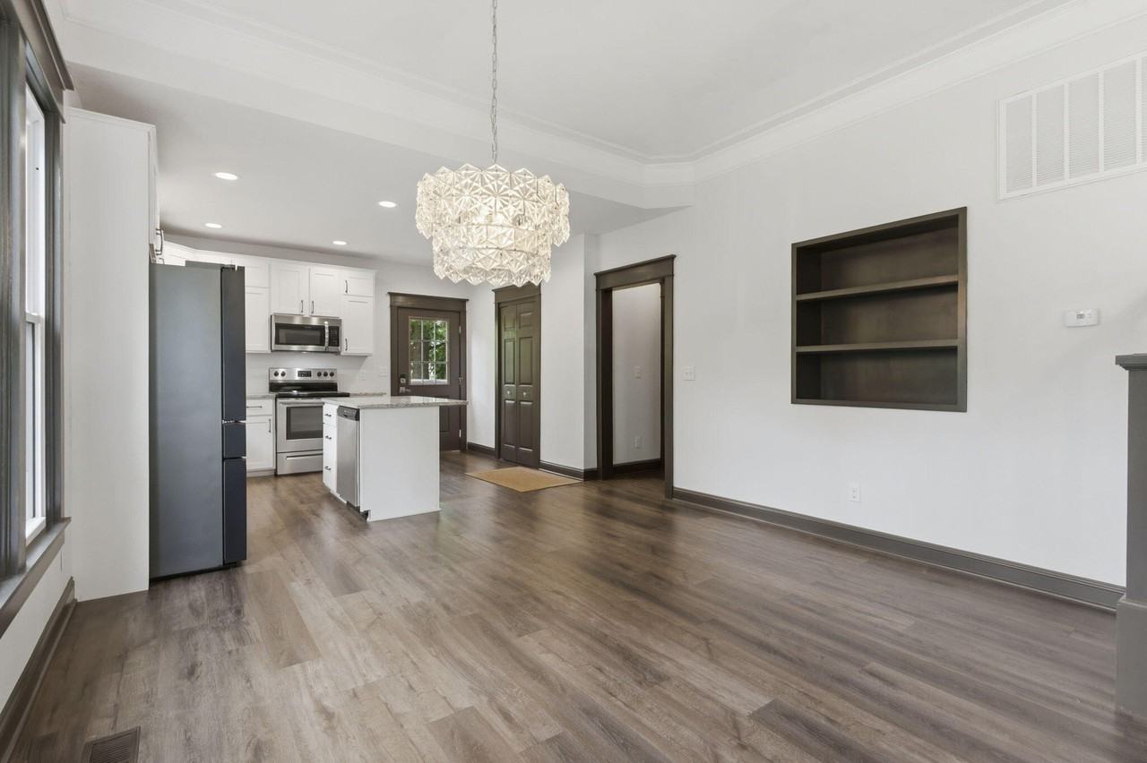 837 S Kentwood Ave - Photo 7 of 40
