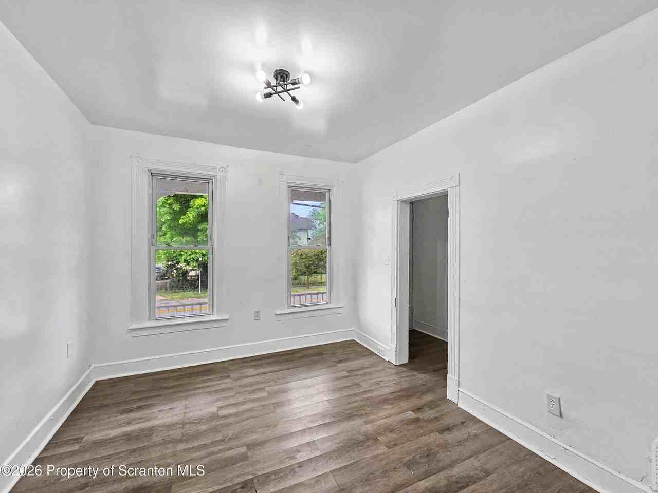 907 Green Ridge St #R - Photo 6 of 14