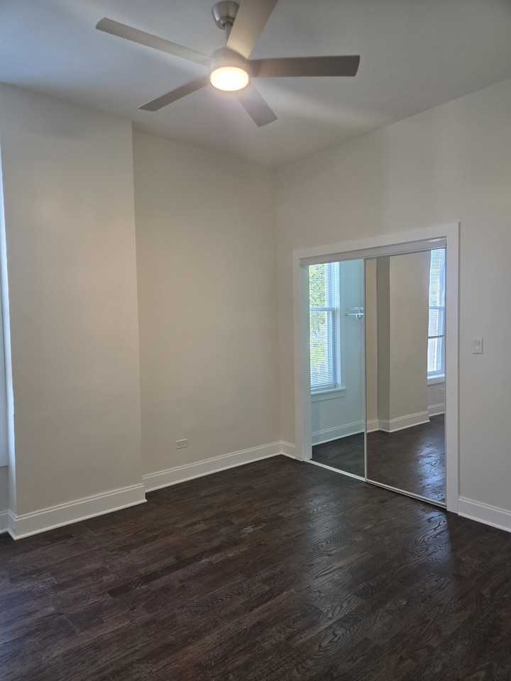 1860 N Hoyne Ave #2F - Photo 4 of 8