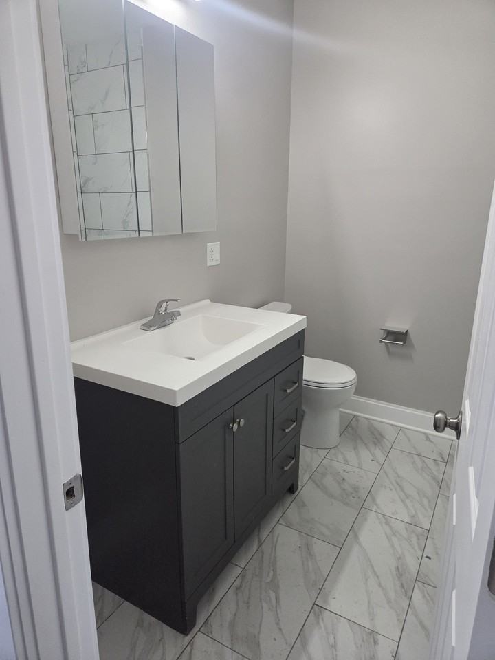 1860 N Hoyne Ave #2F - Photo 6 of 8