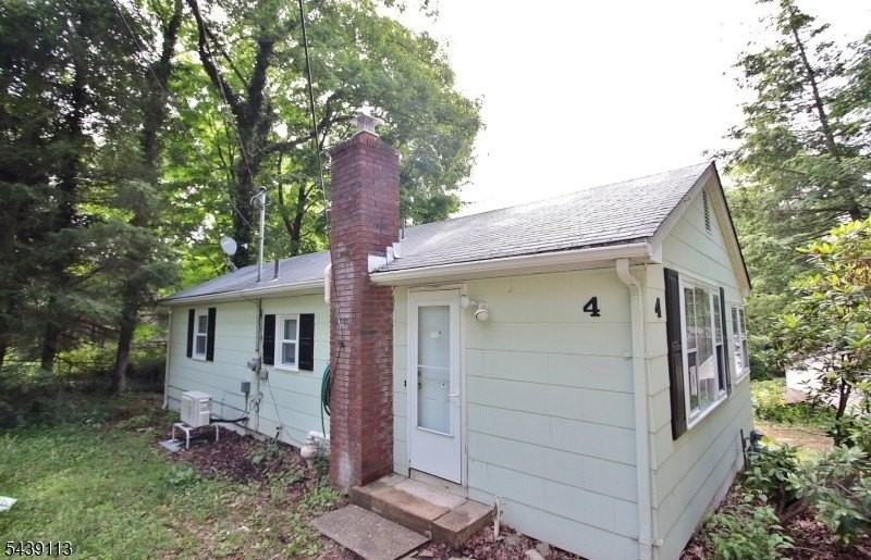 4 Village Pl - Photo 3 of 19