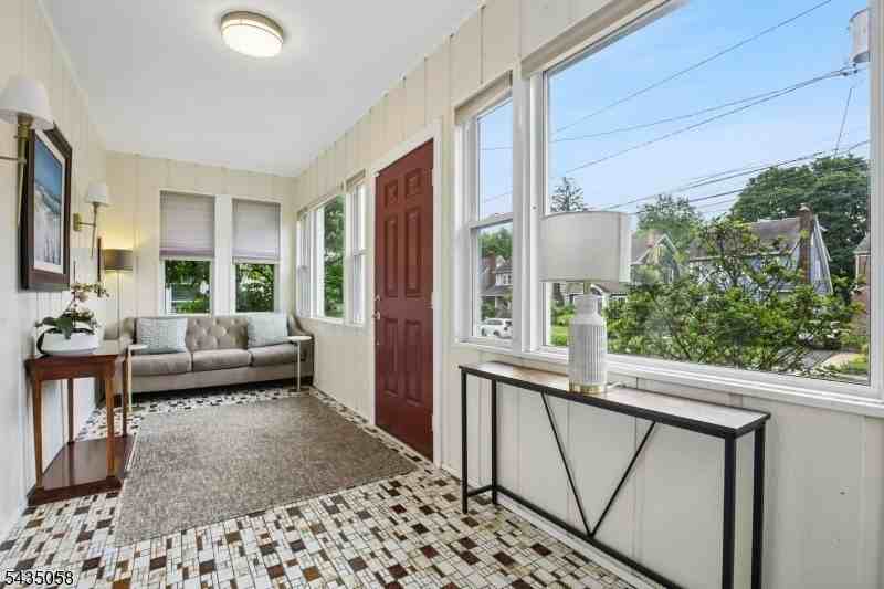 67 Midland Blvd - Photo 3 of 27