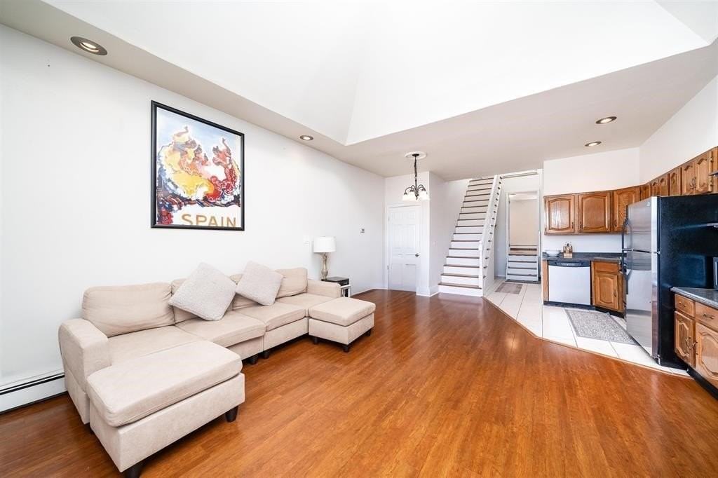 55 Bowers St #3 - Photo 3 of 16