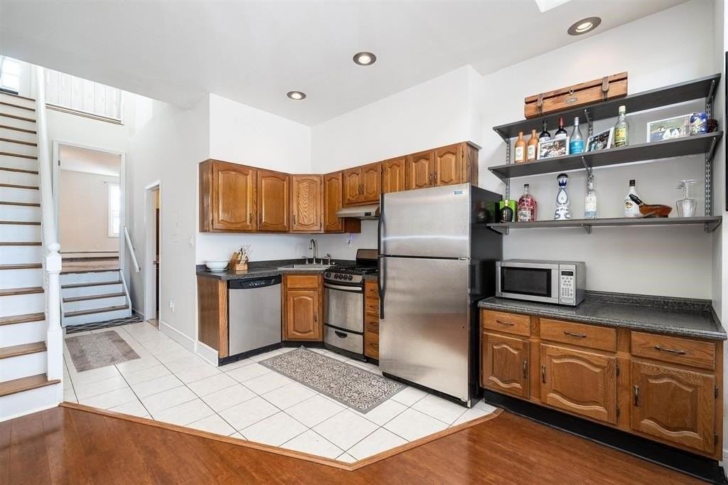 55 Bowers St #3 - Photo 5 of 16